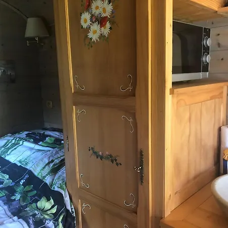 Dom wakacyjny Roulotte Dans Un Cadre Verdoyant *