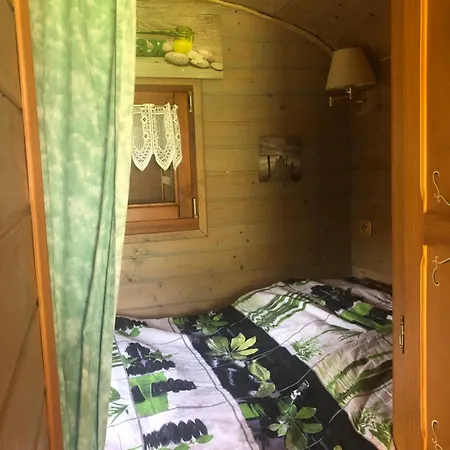 Roulotte Dans Un Cadre Verdoyant Dom wakacyjny Hermelinghen