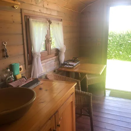 Roulotte Dans Un Cadre Verdoyant Dom wakacyjny Hermelinghen