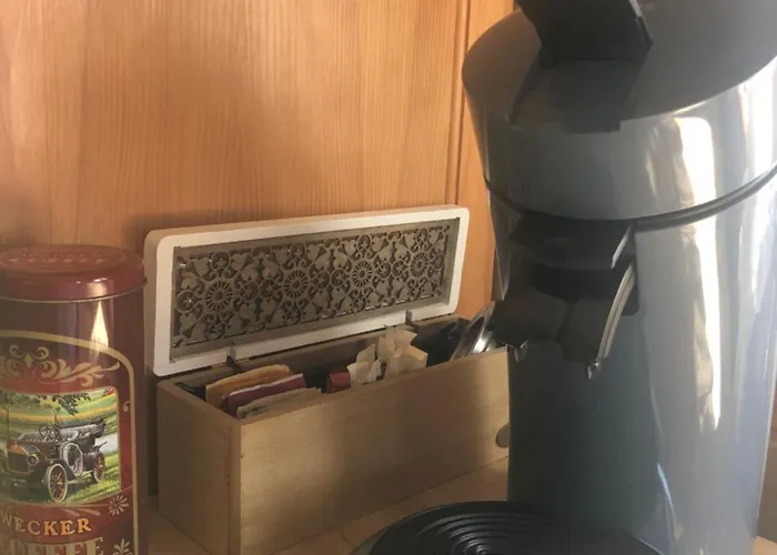 Roulotte Dans Un Cadre Verdoyant *