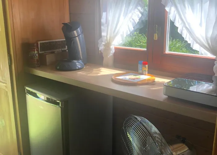 Roulotte Dans Un Cadre Verdoyant Holiday home Hermelinghen