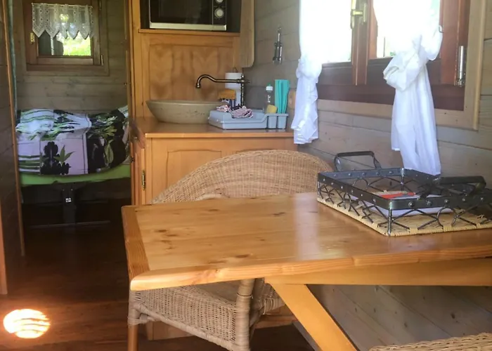 Roulotte Dans Un Cadre Verdoyant Hermelinghen