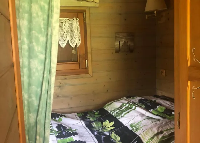 Roulotte Dans Un Cadre Verdoyant Holiday home Hermelinghen