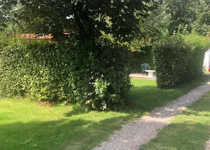 Holiday home Roulotte Dans Un Cadre Verdoyant *